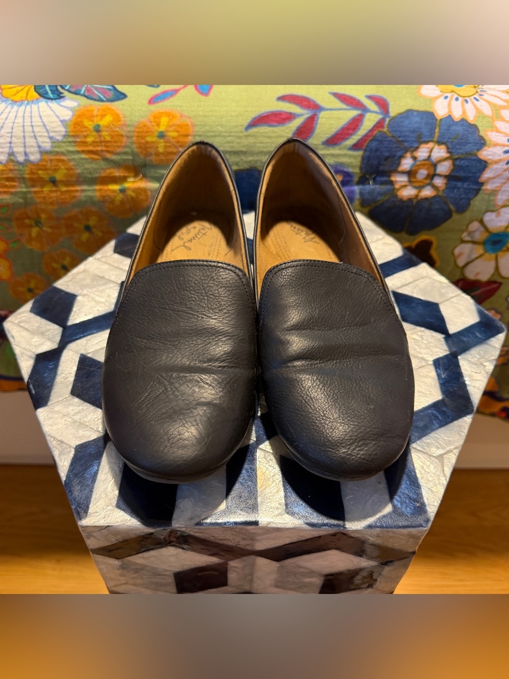 Natural Soul Black Leather Slip-On Flats